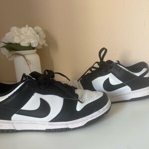Nike Black and White Women's Sneakers